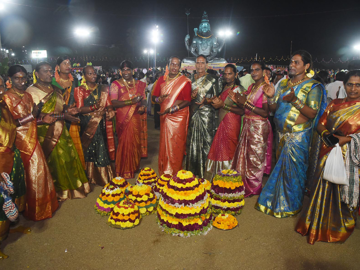 Bathukamma_20Celebrations_20at_20_20Karimnagar_20District__20_282_29.jpg 2