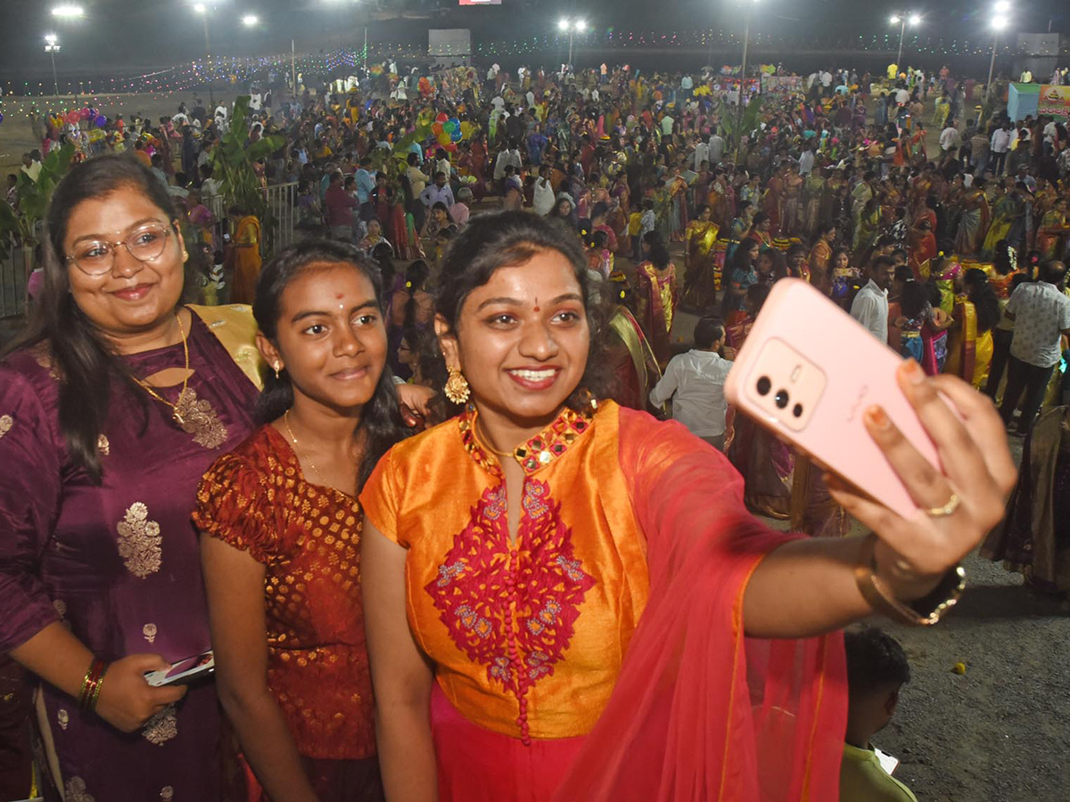 Bathukamma_20Celebrations_20at_20_20Karimnagar_20District__20_2831_29.jpg 31