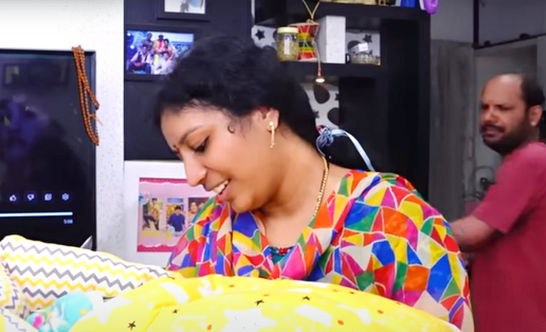 JabarDasth_20Rocking_20Rakesh_20and_20Jordar_20Sujatha_20Grand_20Welcome_20Of_20Baby_20stepped_20Into_20The_20House_20Photos_20_2810_29.jpg 9