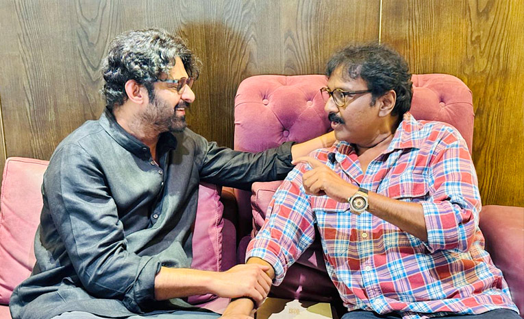 Megastar_20Chiranjeevi_2C_20Prabhas_20and_20Ram_20Charan_20wished_20mega_20director_20VV_20Vinayak_20on_20his_20birthday_20Photos_20_284_29.jpg 5