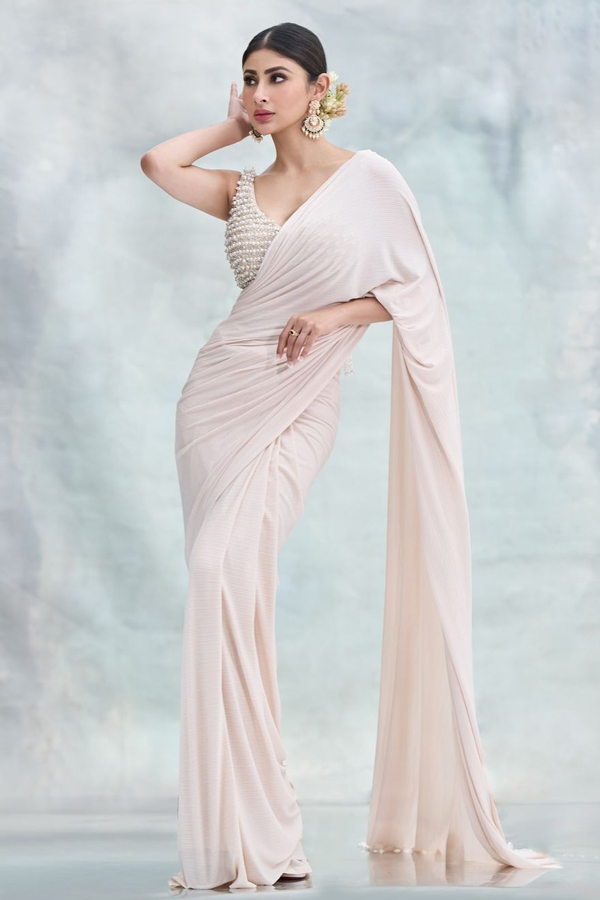 Mouni-Roy-2.jpg 3