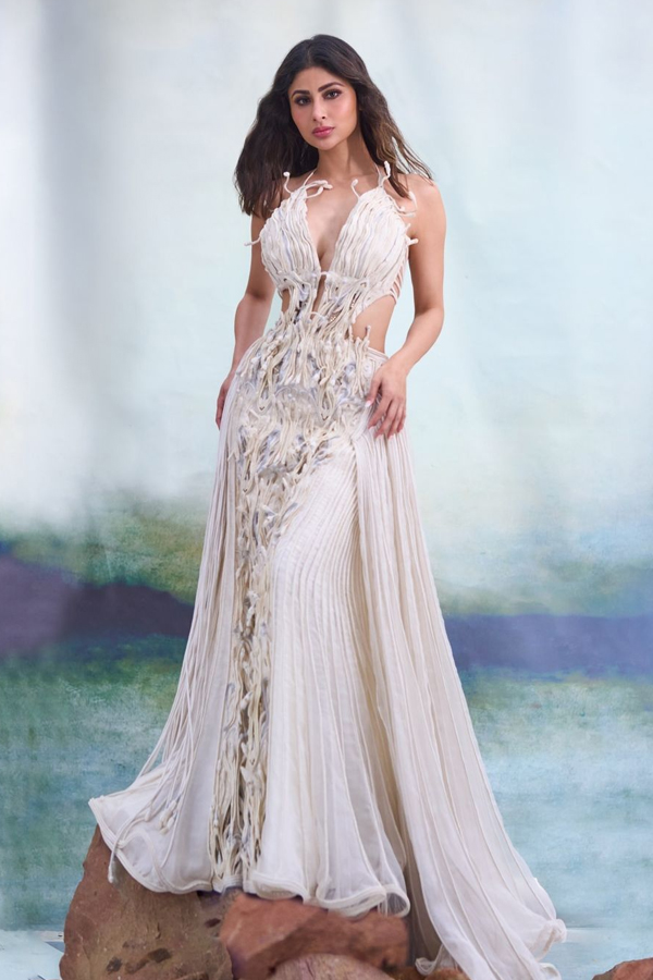 Mouni-Roy-4.jpg 5