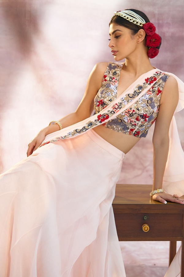 Mouni-Roy-5.jpg 6