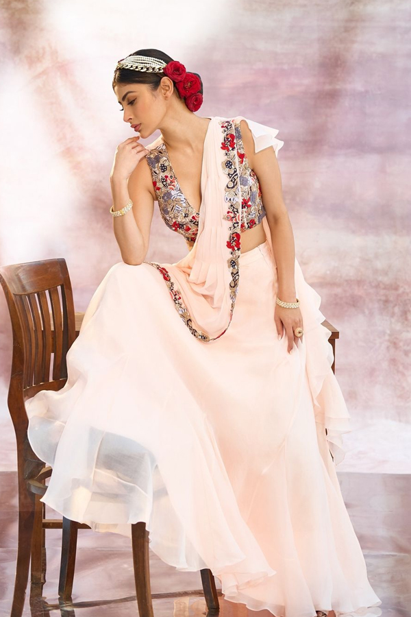 Mouni-Roy-6.jpg 7