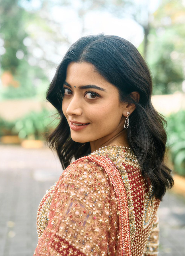 Dussehra_202024Festive_20Vibes_20Were_20Immaculate_20With_20Rashmika_20Mandanna_20Ethnic_20Wear_2.jpg 2