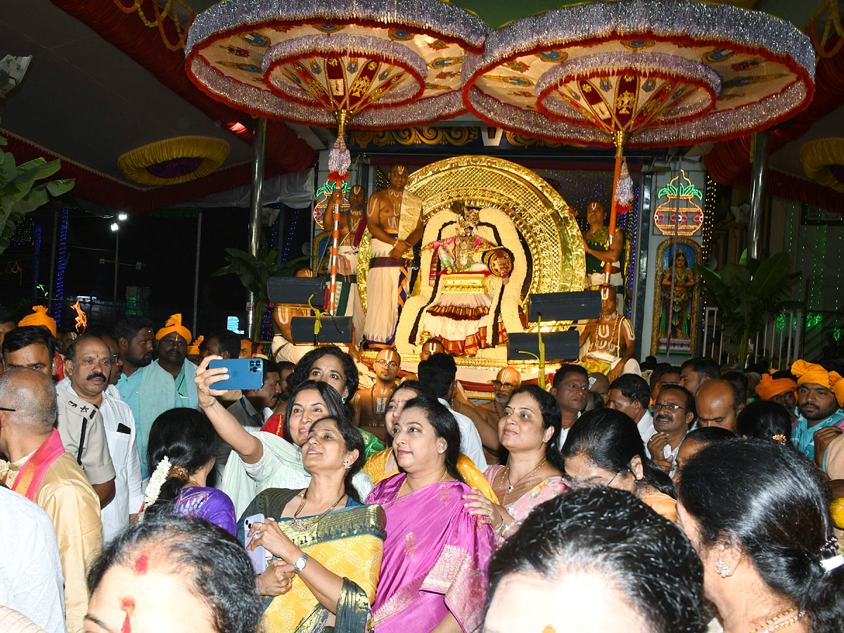 Lord_20Venkateswara_20appears_20on_20Chandraprabha_20Vahanam_20At_20Tirumala_20Salakatla_20Brahmotsavam_202024_20Photos_20_281_29_0.jpg 2