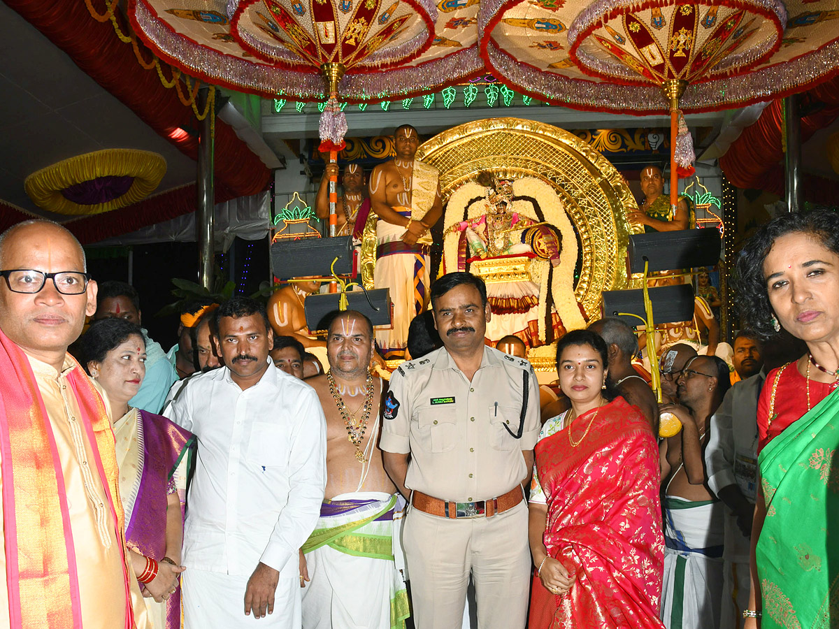 Lord_20Venkateswara_20appears_20on_20Chandraprabha_20Vahanam_20At_20Tirumala_20Salakatla_20Brahmotsavam_202024_20Photos_20_282_29_0.jpg 3