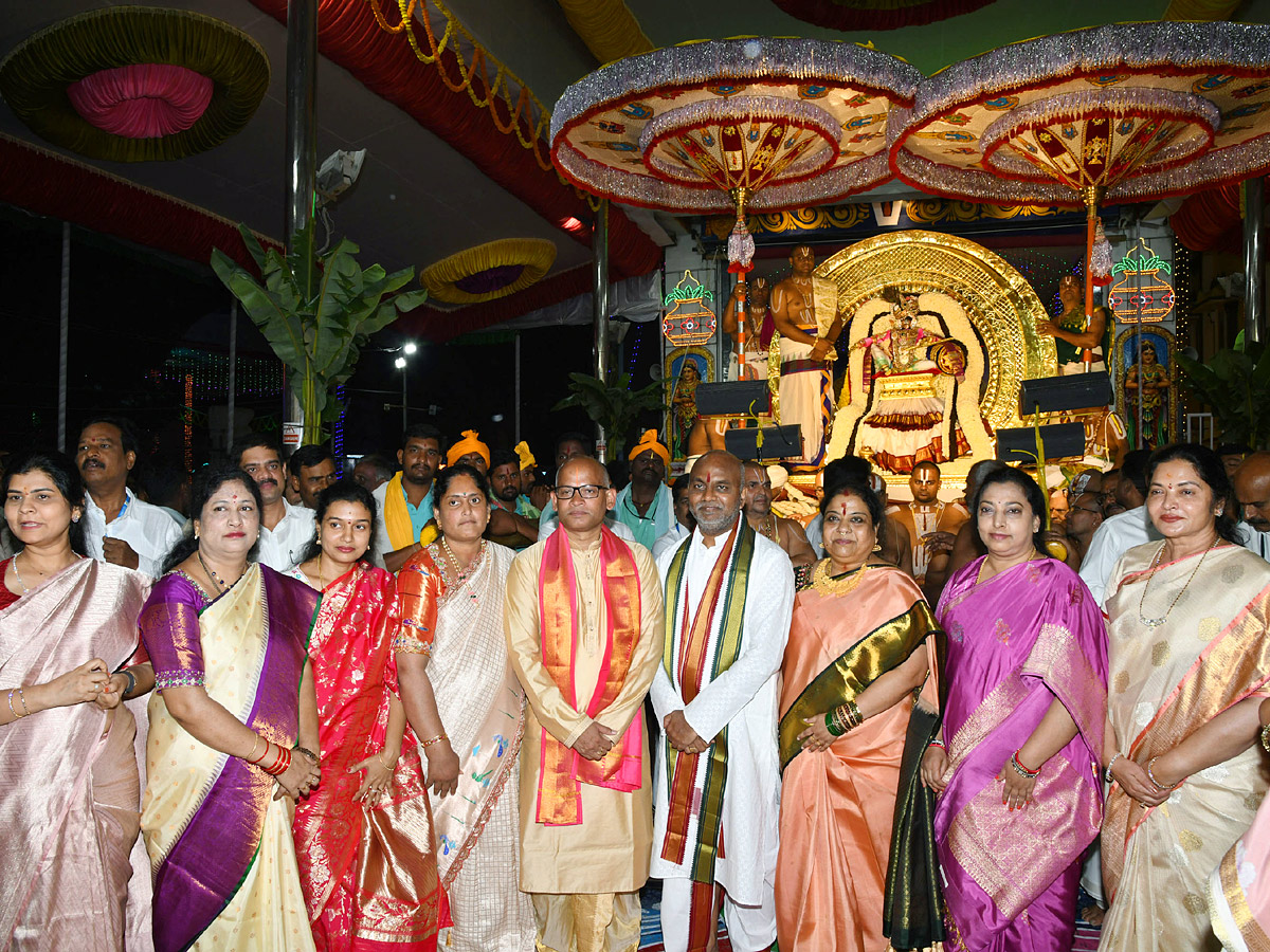 Lord_20Venkateswara_20appears_20on_20Chandraprabha_20Vahanam_20At_20Tirumala_20Salakatla_20Brahmotsavam_202024_20Photos_20_283_29_0.jpg 4