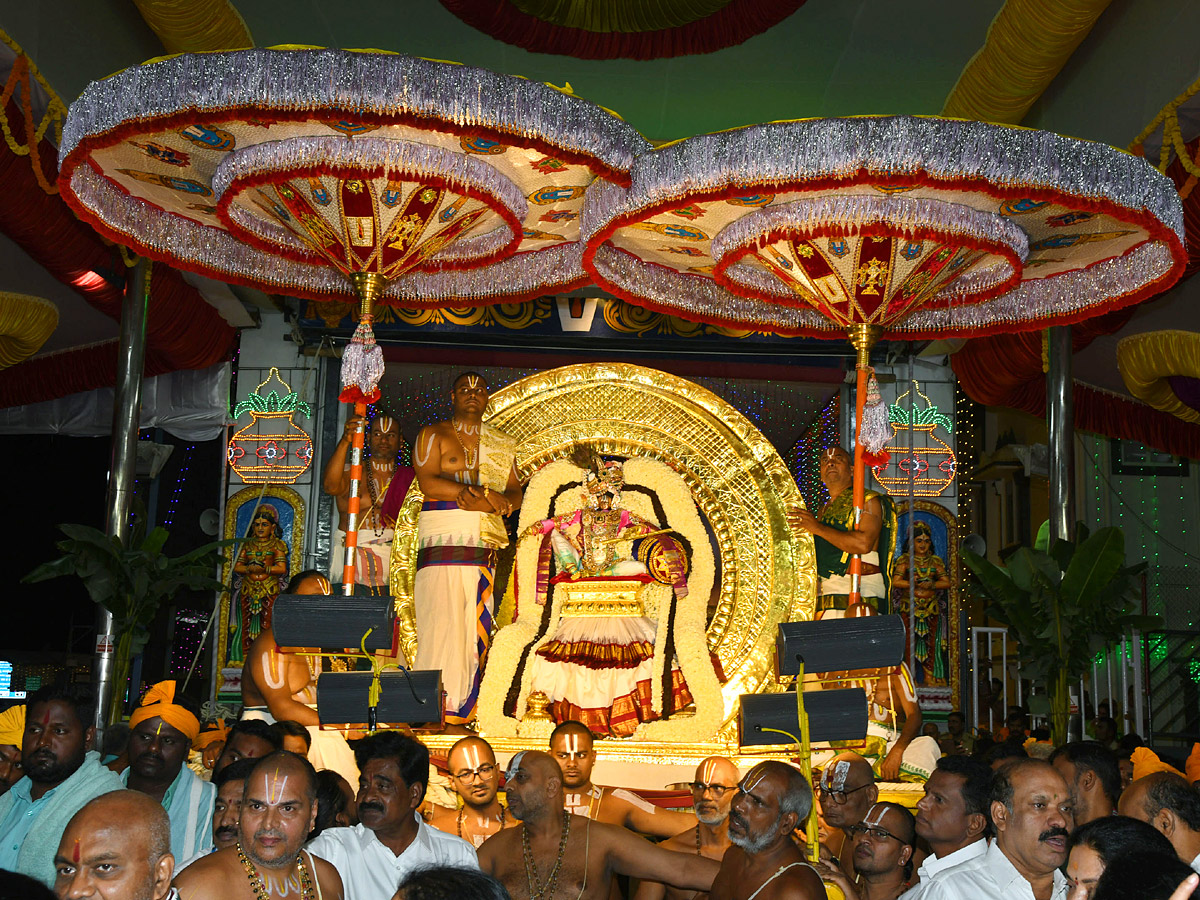 Lord_20Venkateswara_20appears_20on_20Chandraprabha_20Vahanam_20At_20Tirumala_20Salakatla_20Brahmotsavam_202024_20Photos_20_284_29_0.jpg 5