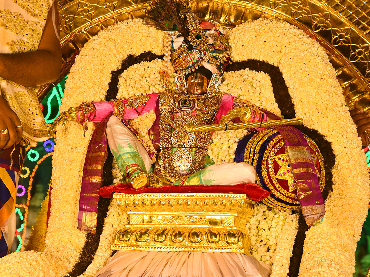Lord_20Venkateswara_20appears_20on_20Chandraprabha_20Vahanam_20At_20Tirumala_20Salakatla_20Brahmotsavam_202024_20Photos_20_286_29_0.jpg 7