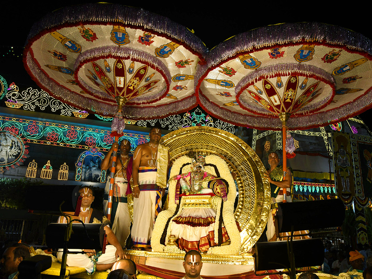 Lord_20Venkateswara_20appears_20on_20Chandraprabha_20Vahanam_20At_20Tirumala_20Salakatla_20Brahmotsavam_202024_20Photos_20_289_29_0.jpg 9