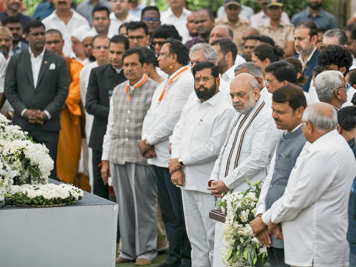 Ratan_20Tata_26_23039_3Bs_20Final_20Journey_20Officials_20Tribute_20At_20NCPA_20Lawns_2CMumbai_20Photos_20_2814_29.jpg 15