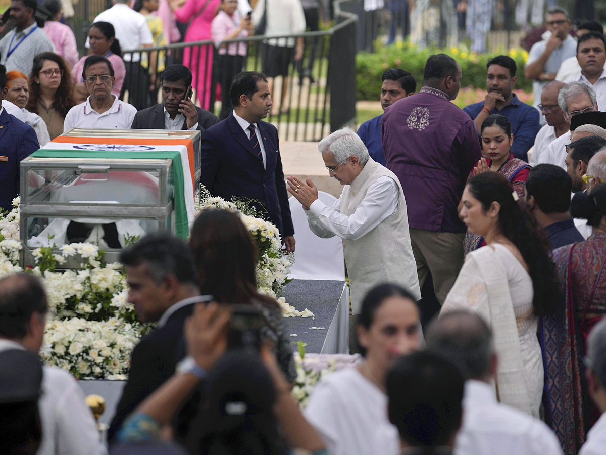 Ratan_20Tata_26_23039_3Bs_20Final_20Journey_20Officials_20Tribute_20At_20NCPA_20Lawns_2CMumbai_20Photos_20_2818_29.jpg 19