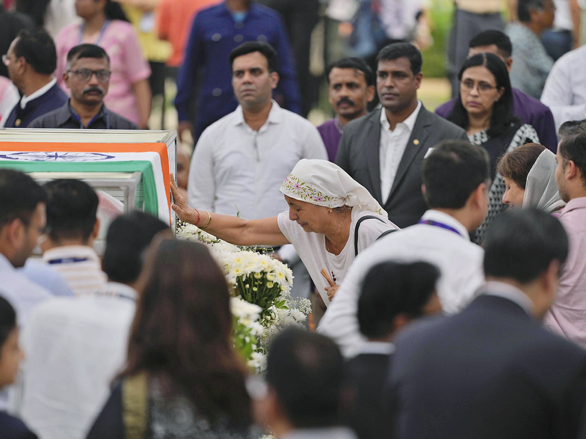 Ratan_20Tata_26_23039_3Bs_20Final_20Journey_20Officials_20Tribute_20At_20NCPA_20Lawns_2CMumbai_20Photos_20_2819_29.jpg 20