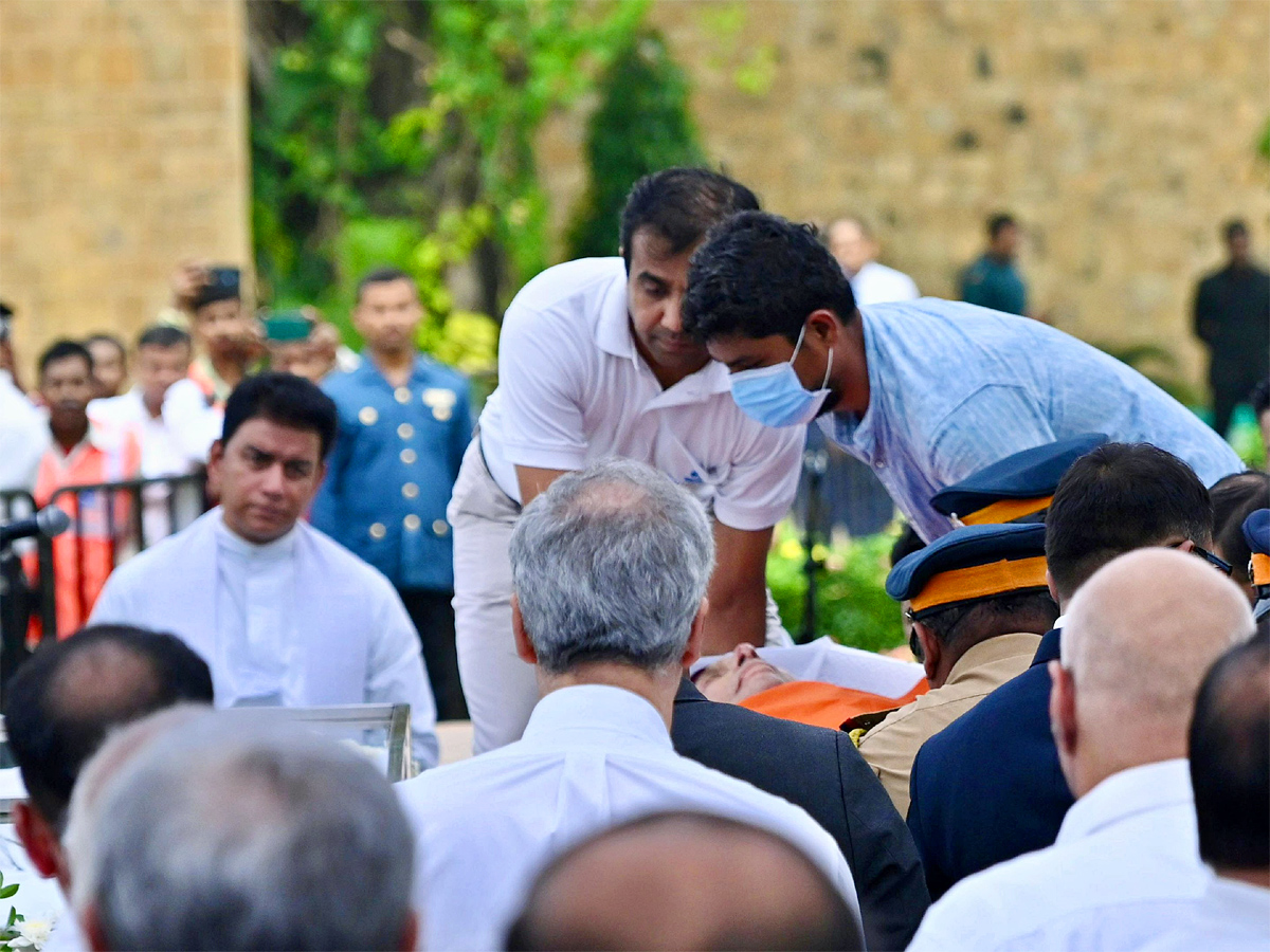 Ratan_20Tata_26_23039_3Bs_20Final_20Journey_20Officials_20Tribute_20At_20NCPA_20Lawns_2CMumbai_20Photos_20_282_29.jpg 4