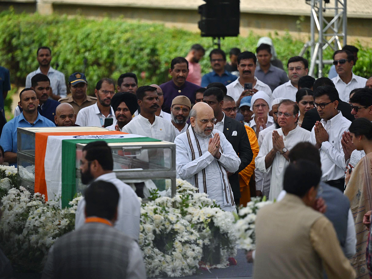 Ratan_20Tata_26_23039_3Bs_20Final_20Journey_20Officials_20Tribute_20At_20NCPA_20Lawns_2CMumbai_20Photos_20_289_29.jpg 11