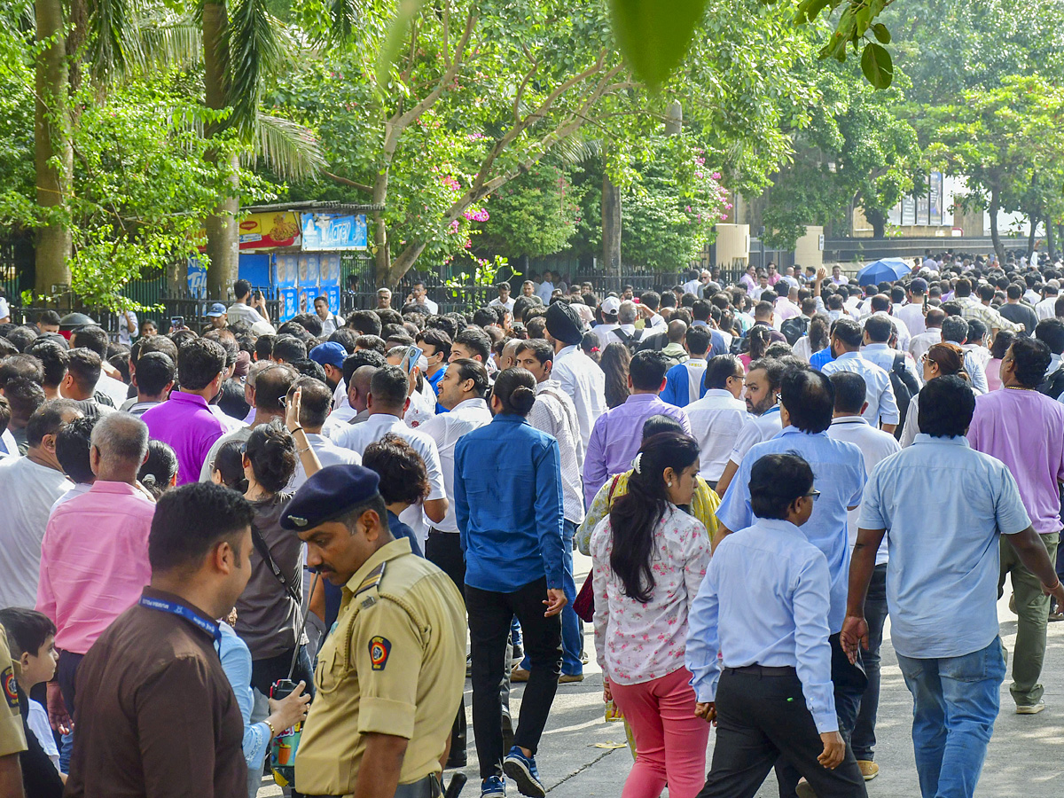 Ratan_20Tata_26_23039_3Bs_20Last_20Rites_20With_20State_20Honours_2C_20Thousands_20Gather_20To_20Pay_20Tributes_20Photos_20_2810_29.jpg 11