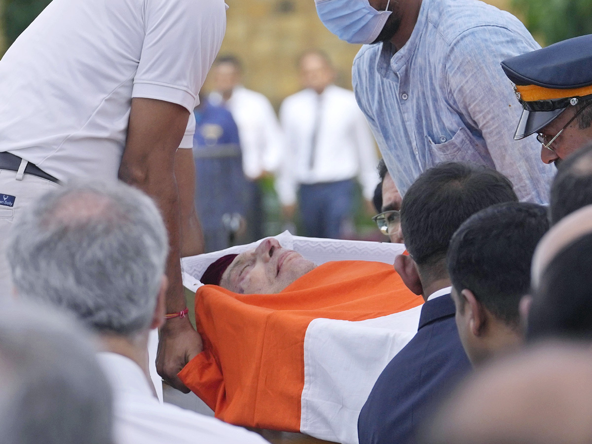 Ratan_20Tata_26_23039_3Bs_20Last_20Rites_20With_20State_20Honours_2C_20Thousands_20Gather_20To_20Pay_20Tributes_20Photos_20_2819_29.jpg 20