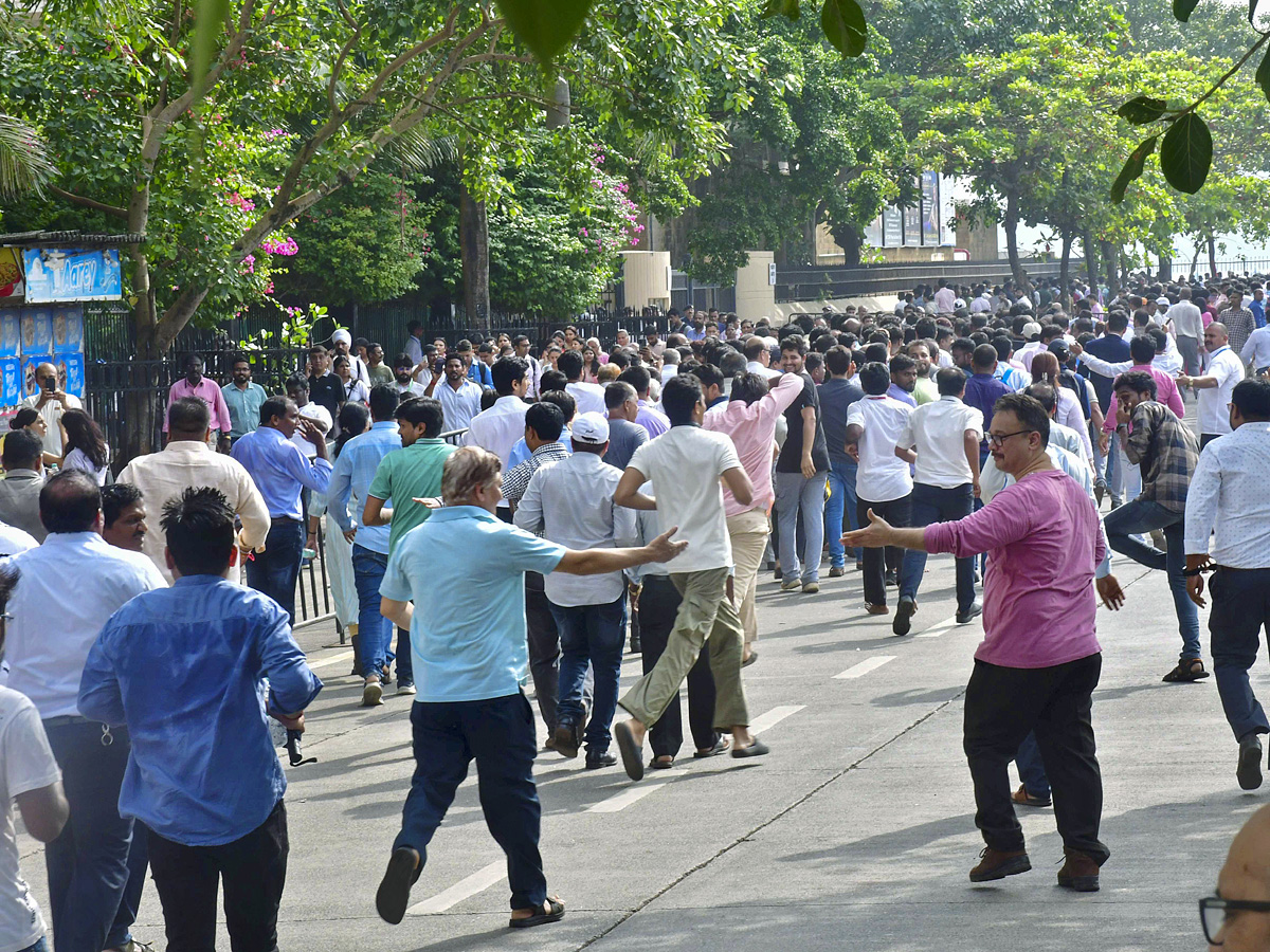 Ratan_20Tata_26_23039_3Bs_20Last_20Rites_20With_20State_20Honours_2C_20Thousands_20Gather_20To_20Pay_20Tributes_20Photos_20_282_29.jpg 3