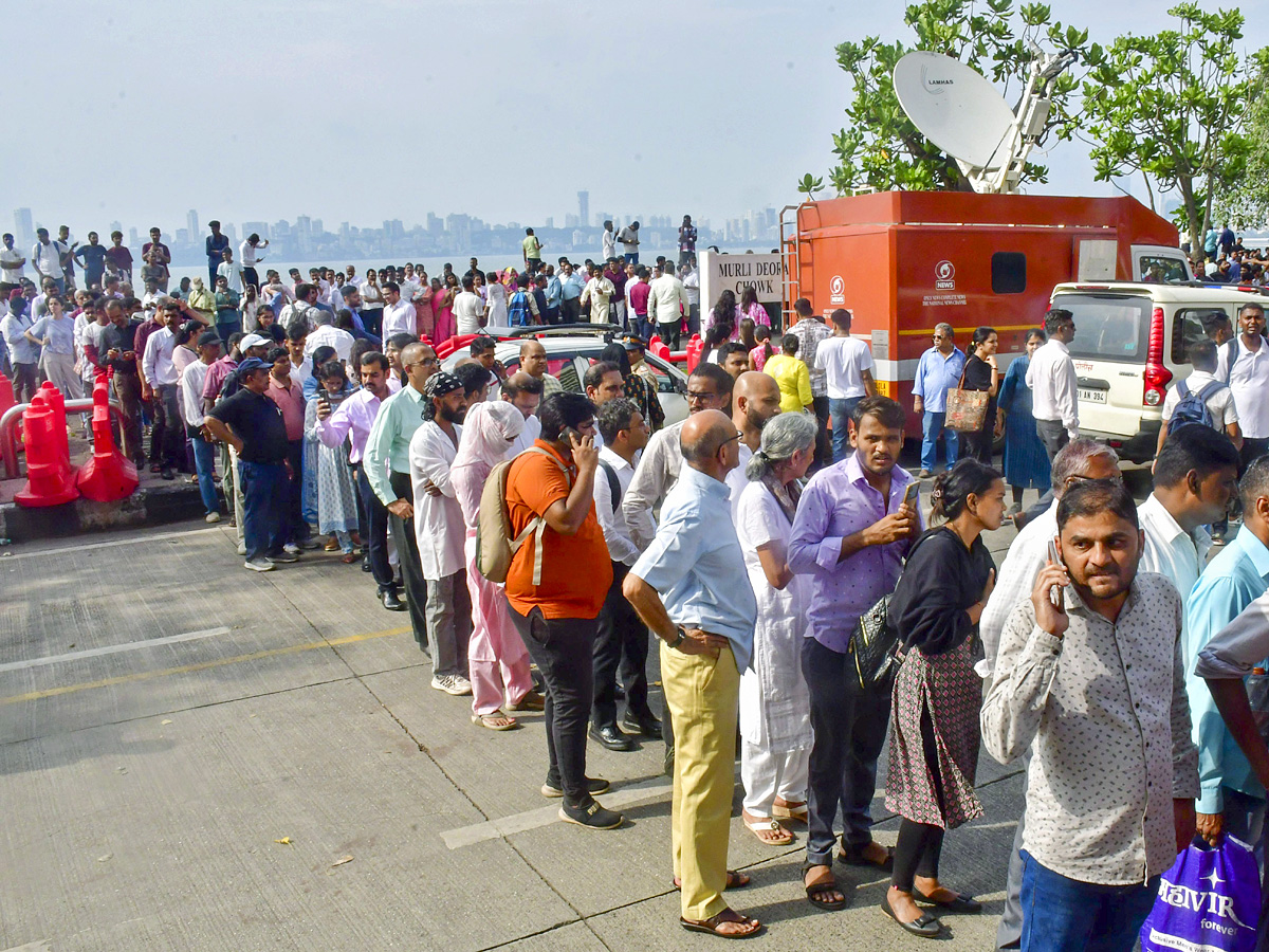 Ratan_20Tata_26_23039_3Bs_20Last_20Rites_20With_20State_20Honours_2C_20Thousands_20Gather_20To_20Pay_20Tributes_20Photos_20_283_29.jpg 4