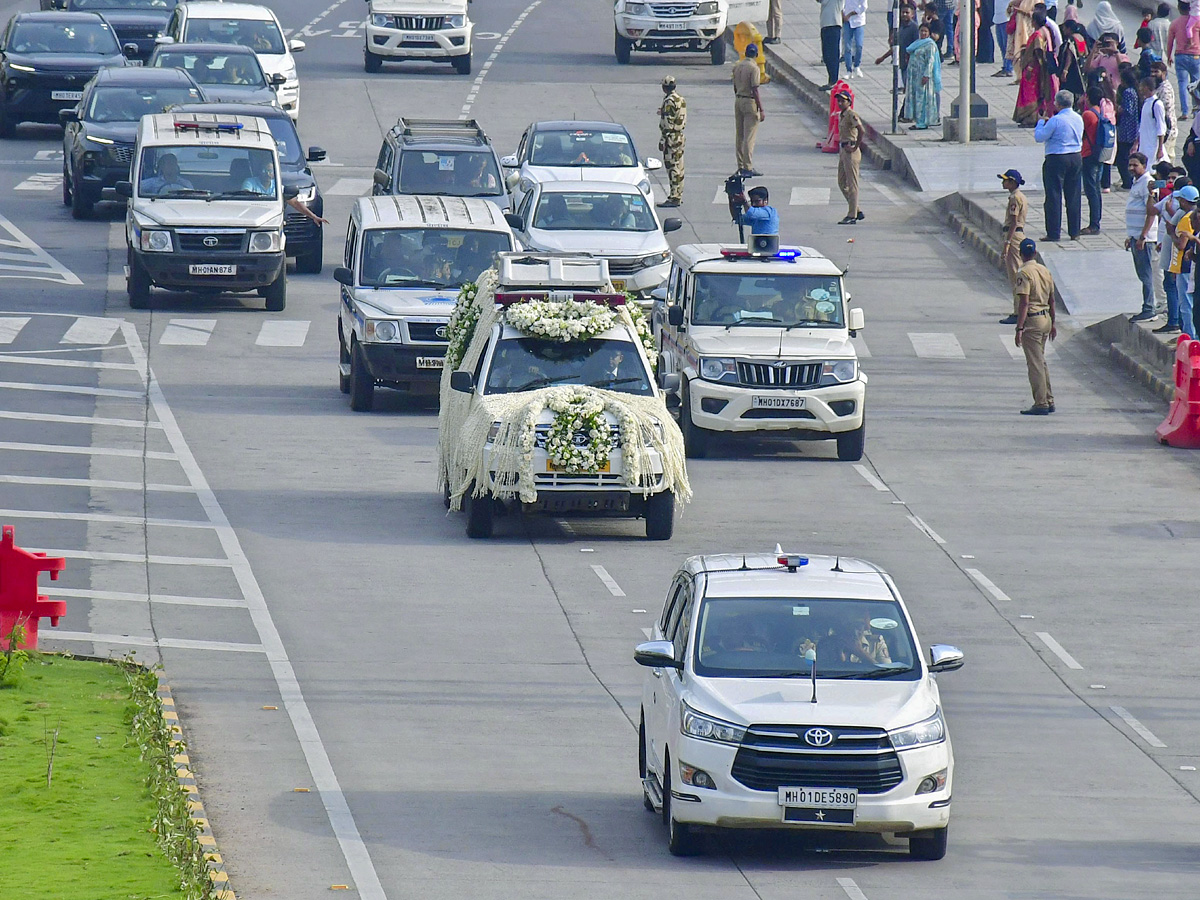 Ratan_20Tata_26_23039_3Bs_20Last_20Rites_20With_20State_20Honours_2C_20Thousands_20Gather_20To_20Pay_20Tributes_20Photos_20_285_29.jpg 6