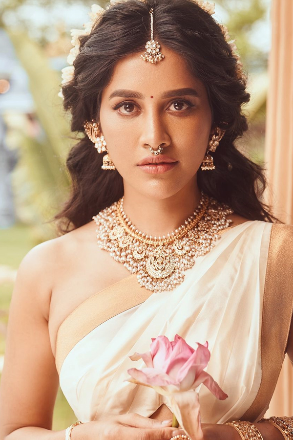 Actress_20Nabha_20Natesh_20Stunning_20Photos_20_2818_29.jpg 8