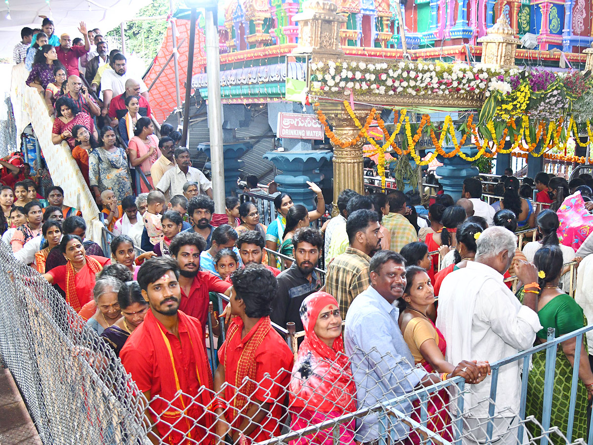 Vijayawada_20kanakadurga_20as_20mahishasuramardini_20on_209th_20day_20of_20Dussehra_20Photos_20_2810_29.jpg 21