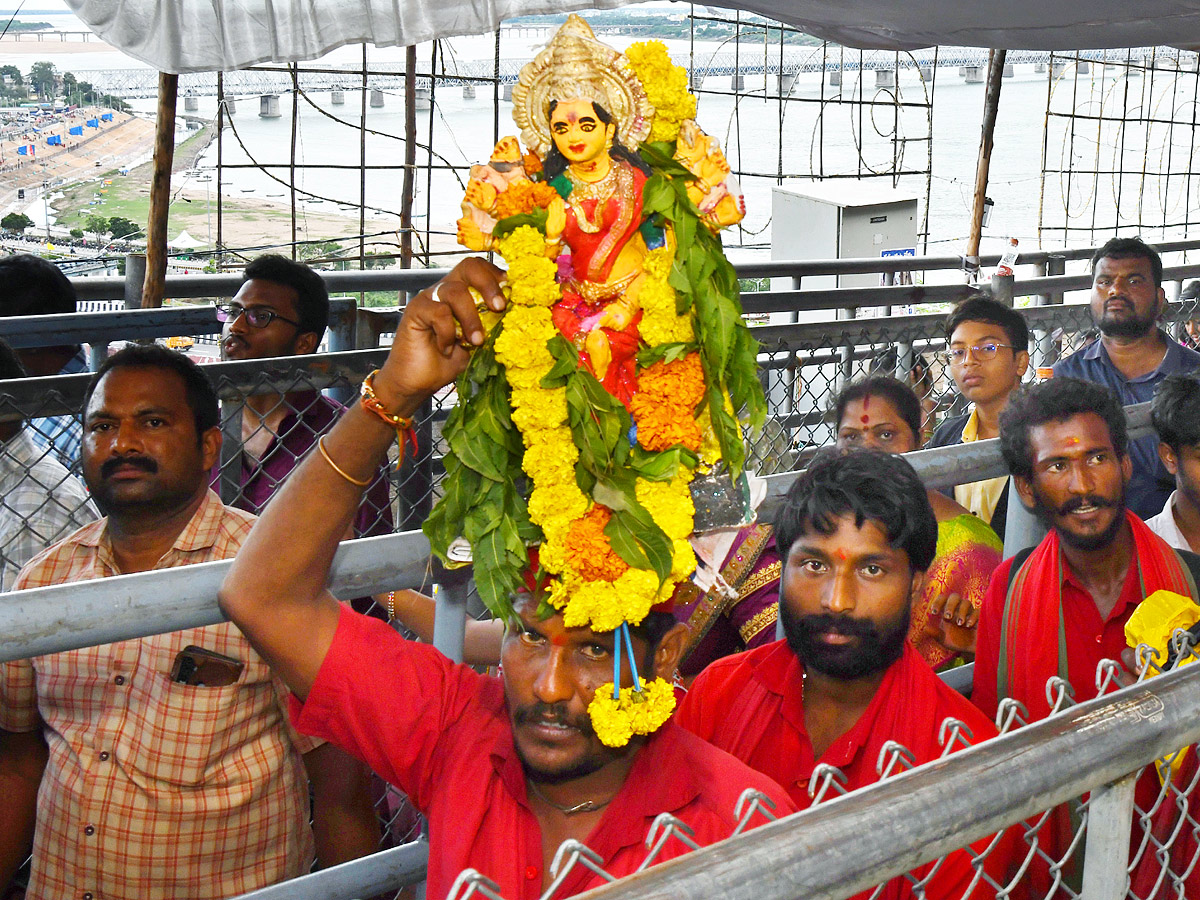 Vijayawada_20kanakadurga_20as_20mahishasuramardini_20on_209th_20day_20of_20Dussehra_20Photos_20_2811_29.jpg 22