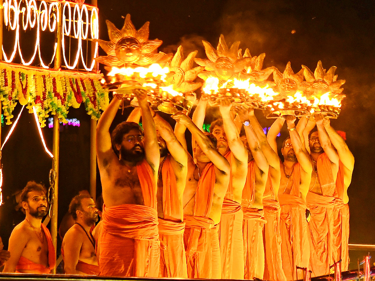 Vijayawada_20kanakadurga_20as_20mahishasuramardini_20on_209th_20day_20of_20Dussehra_20Photos_20_2827_29.jpg 6