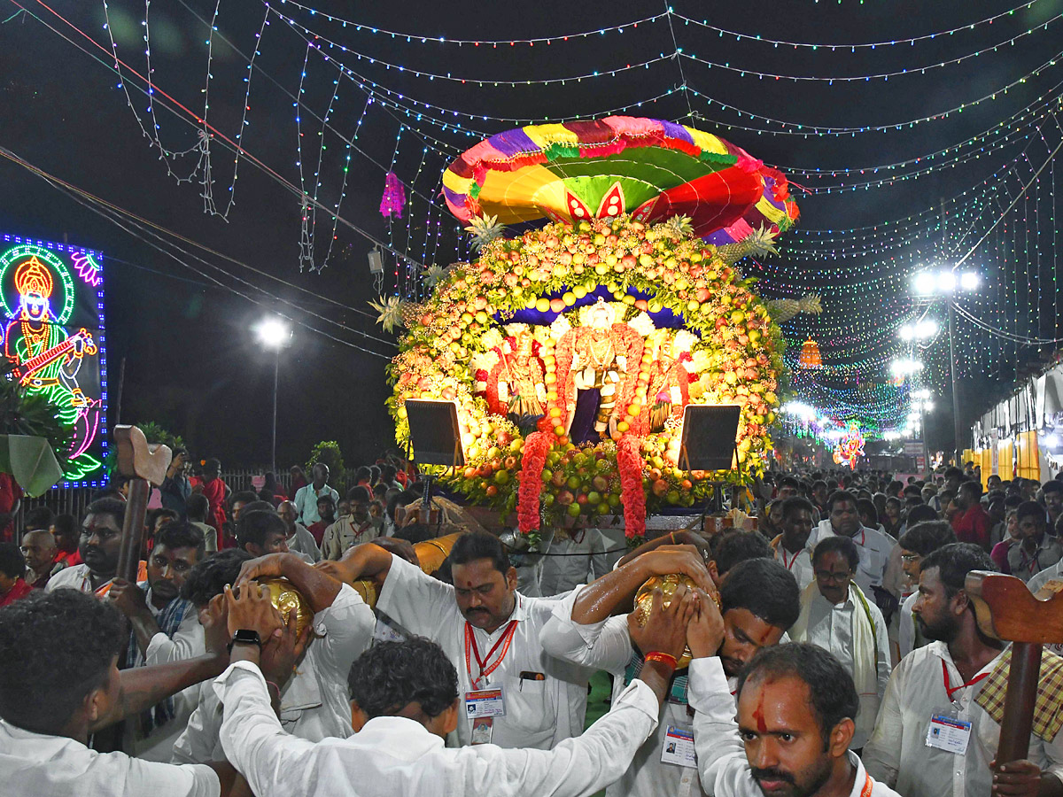 Vijayawada_20kanakadurga_20as_20mahishasuramardini_20on_209th_20day_20of_20Dussehra_20Photos_20_2830_29.jpg 9