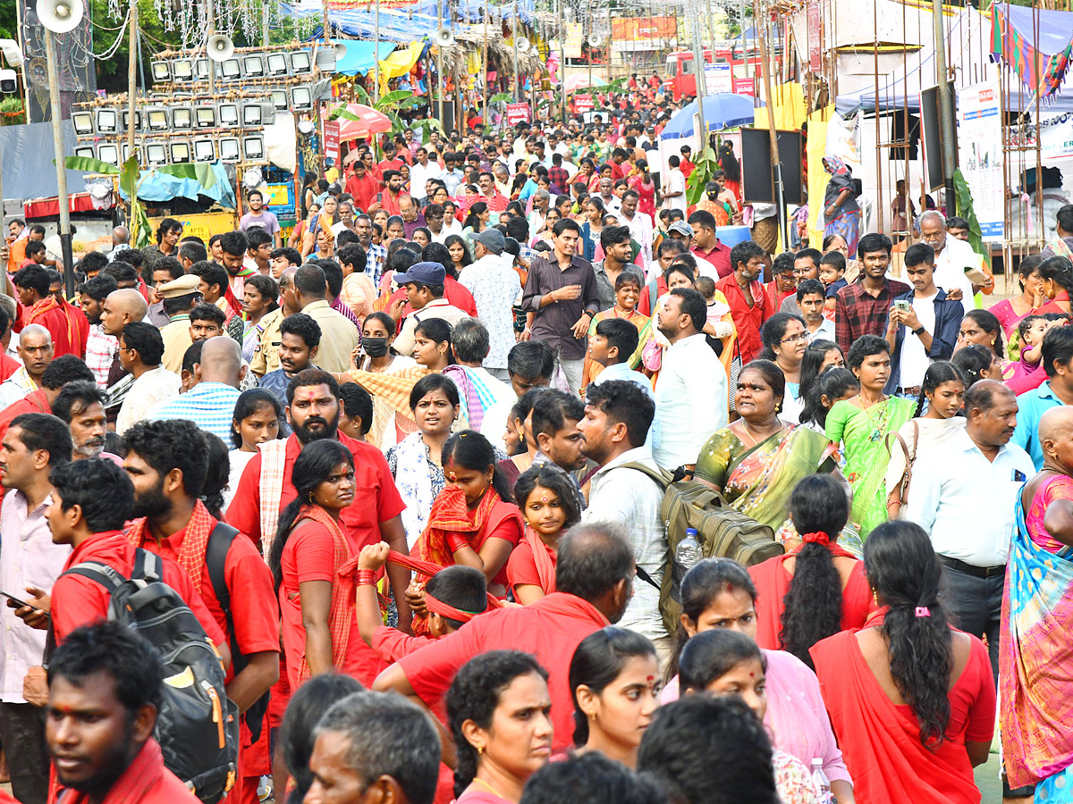 Vijayawada_20kanakadurga_20as_20mahishasuramardini_20on_209th_20day_20of_20Dussehra_20Photos_20_288_29.jpg 19