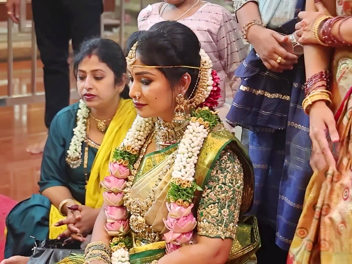 Nirupam_20Paritala_20Manjula_20got_20married_20again_20on_20their_2015th_20wedding_20anniversary_12.jpg 11