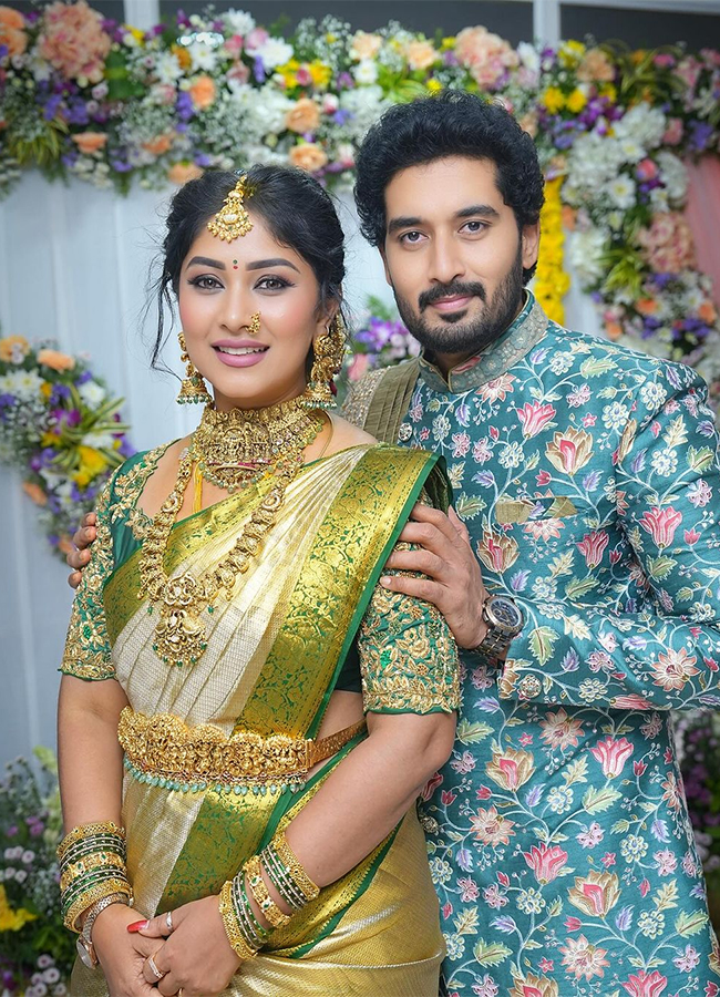 Nirupam_20Paritala_20Manjula_20got_20married_20again_20on_20their_2015th_20wedding_20anniversary_19.jpg 18