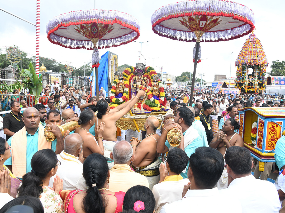 dussehra_20brahmotsavam_20in_20tirumala_20photos__20_286_29.jpg 6