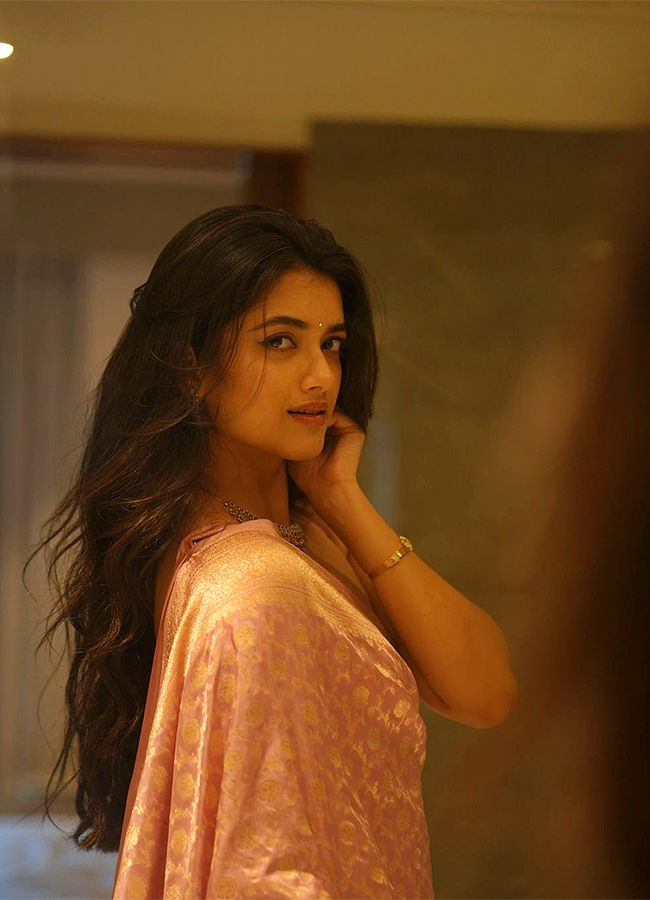 Actress_20Bhagyashri_20Borse_20Dussehra_20Looks_20HD_20Images__20_289_29.jpg 9
