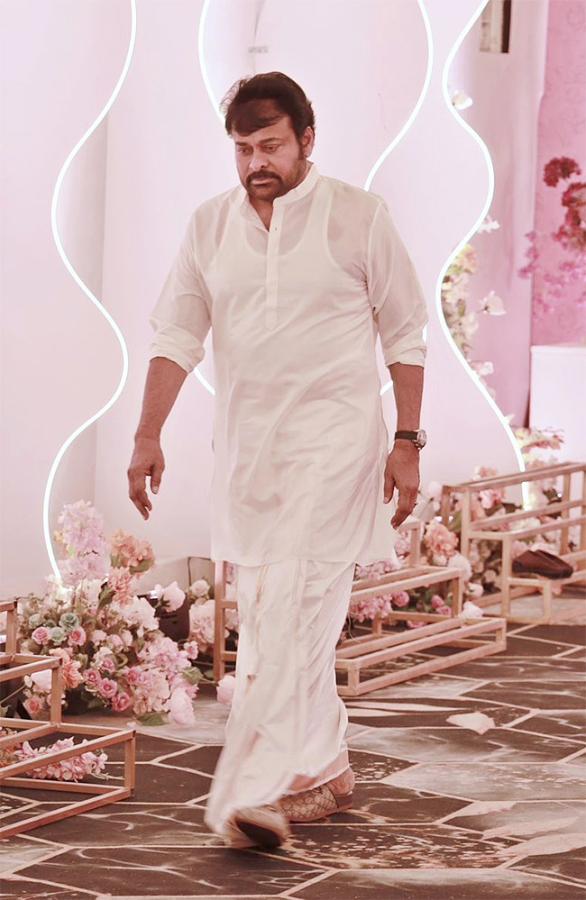 Chiranjeevi_20and_20Nagarjuna_20Navratri_20Celebrations_20at_20Kalyan_20Jewellers_20House__20_2810_29.jpg 10