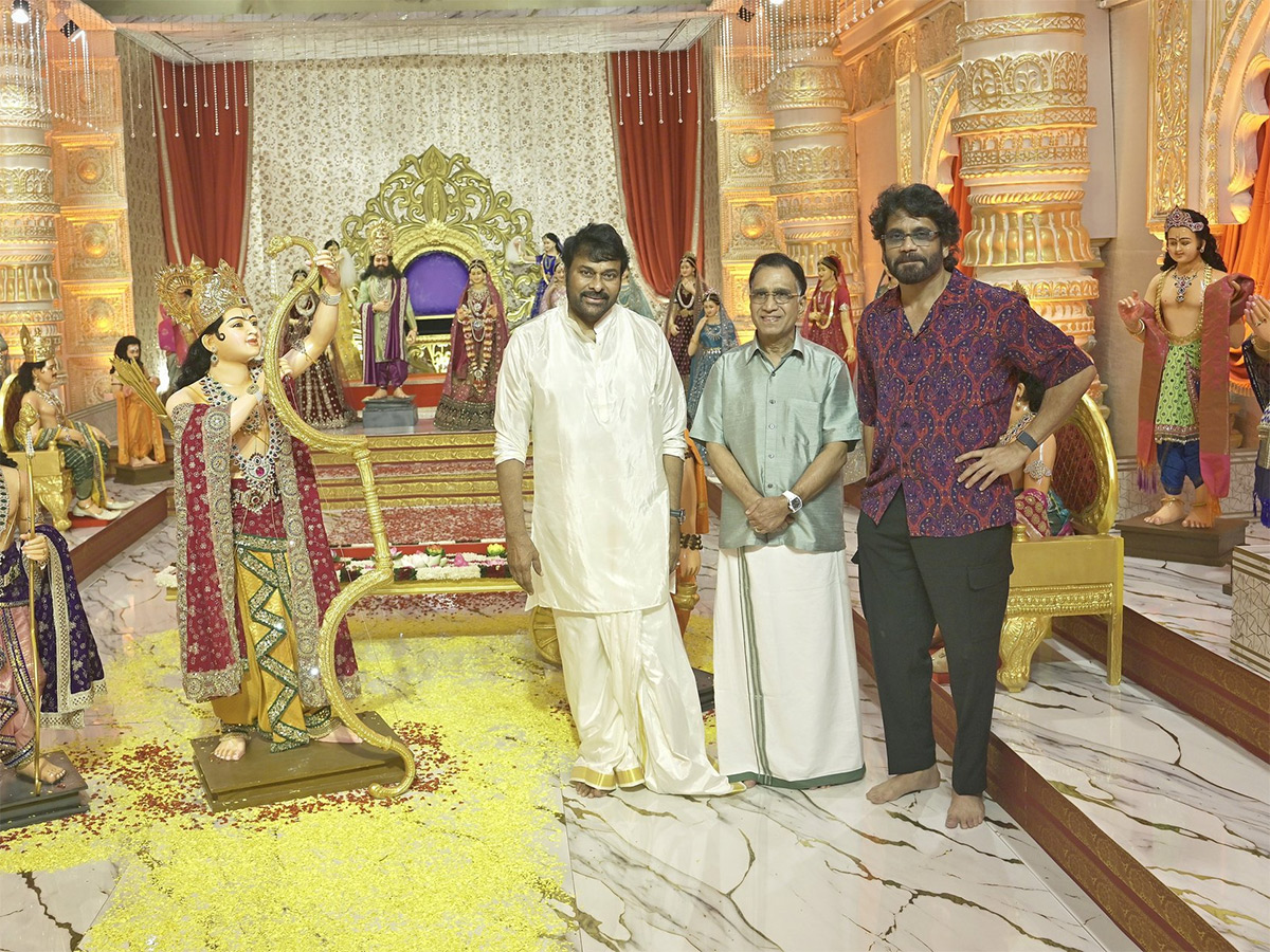 Chiranjeevi_20and_20Nagarjuna_20Navratri_20Celebrations_20at_20Kalyan_20Jewellers_20House__20_281_29.jpg 1