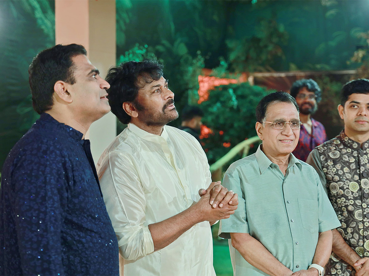 Chiranjeevi_20and_20Nagarjuna_20Navratri_20Celebrations_20at_20Kalyan_20Jewellers_20House__20_288_29.jpg 8