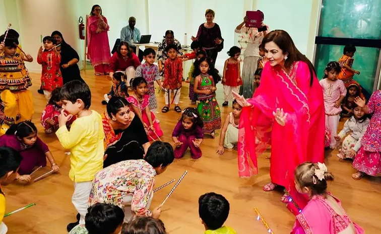 NitaAmbani-Dandiya.jpg
