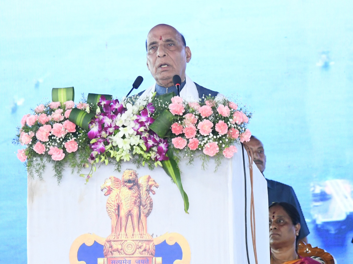 Rajnath_20Singh_20Lay_20about_20Navy_20Radar_20Station_20Damagundam_20Photos__20_285_29.jpg 5