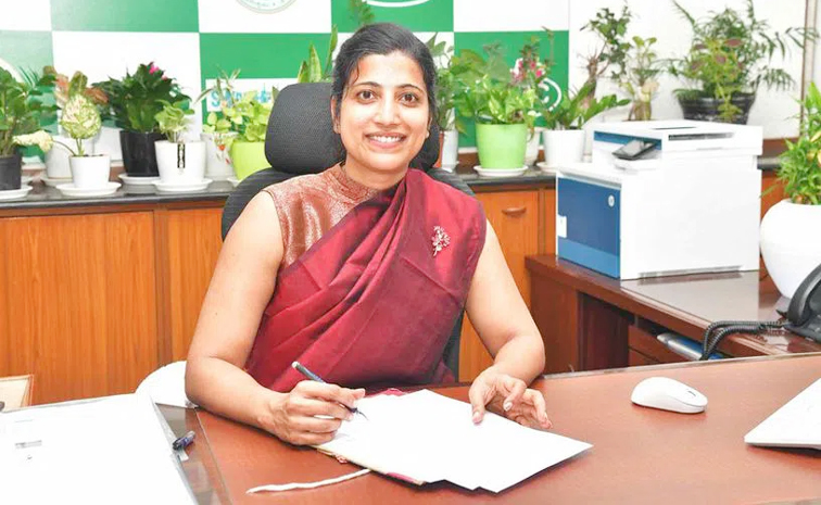 GHMC_20Commissioner_2C_20Amrapali_20Kata.jpg