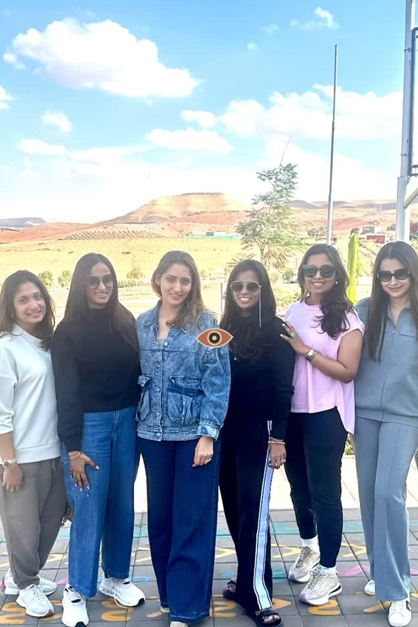 Heroine_20Trisha_20on_20Morocco_20tour_20with_20producer_20Photos_20_286_29.jpg 7