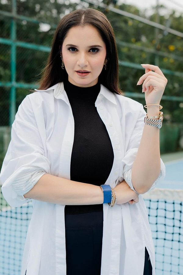 Sania_20Mirza_20cherishes_20precious_20moments_20with_20Best_20friends_20in_20Dubai_20Photos_20_2814_29.jpg 17