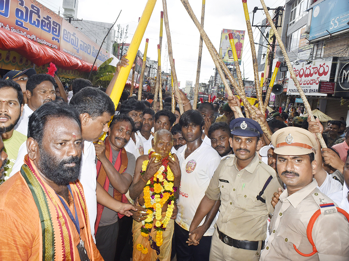 Vizianagaram_20_20Pydithalli_20Ammavari_20Sirimanotsavam_202024_33.jpg 32
