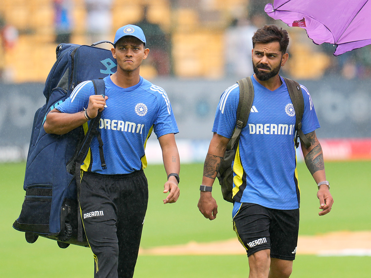 first_20cricket_20test_20match_20between_20India_20and_20New_20Zealand__20_2811_29.jpg 11