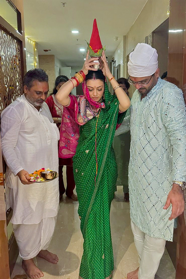 Actress_20Hansika_20Motwani_E2_80_99s_20new_20housewarming_20Ceremony_20Photos_20_288_29.jpg 9