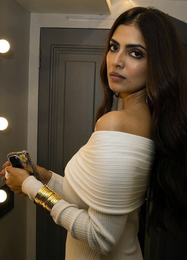 Actress_20Malavika_20Mohanan_20Hot_20HD_20Photos_15.jpg 12