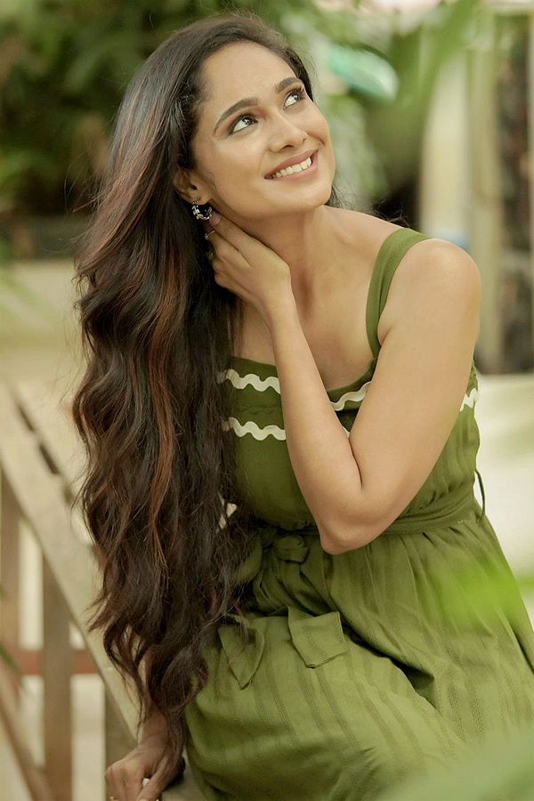 Tv_20Actress_20Tejaswini_20Gowda_20Looks_20Beautiful_20in_20Green_20Dress_20Photos_20_281_29.jpg 2