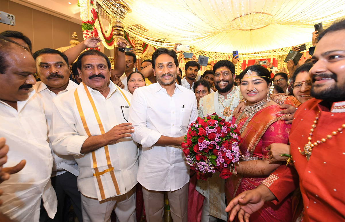 YS_20Jagan_20Attends_20Tanniru_20Nageswara_20Rao_20Daughter_20Marriage_20At_20Jaggaiahpet_1.jpg 1
