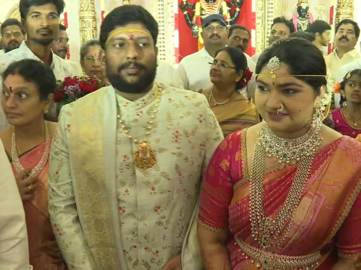 YS_20Jagan_20Attends_20Tanniru_20Nageswara_20Rao_20Daughter_20Marriage_20At_20Jaggaiahpet_10.jpg 10
